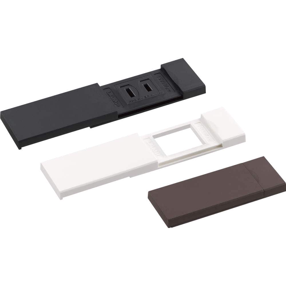 水回り向けコンセント ＼コンセントカバー DMK型 のご紹介！！！ 垂れてくる水からコンセントを守る、家具・機器用のコンセントカバーです。取付面と製品内部にパッキンを施し、止水性を確保しています。 また、コードが周辺の扉や引出しなどに挟まらないように保持