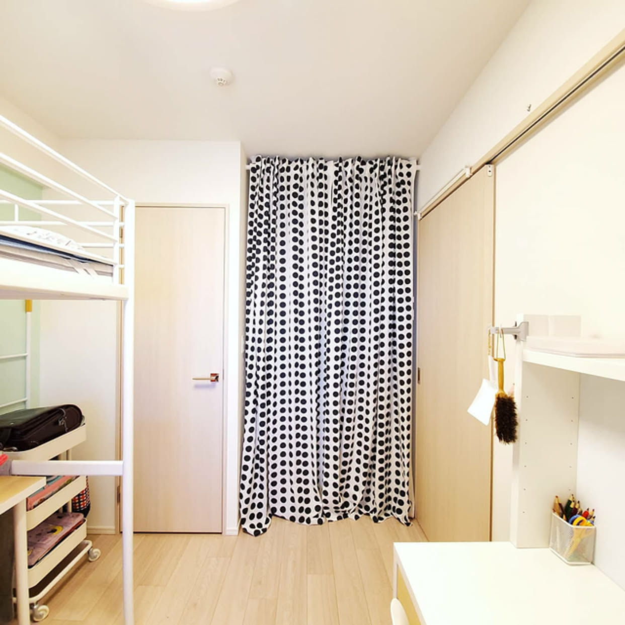 目隠しですっきり♪見せたくない棚の中身を隠すアイデア RoomClip mag