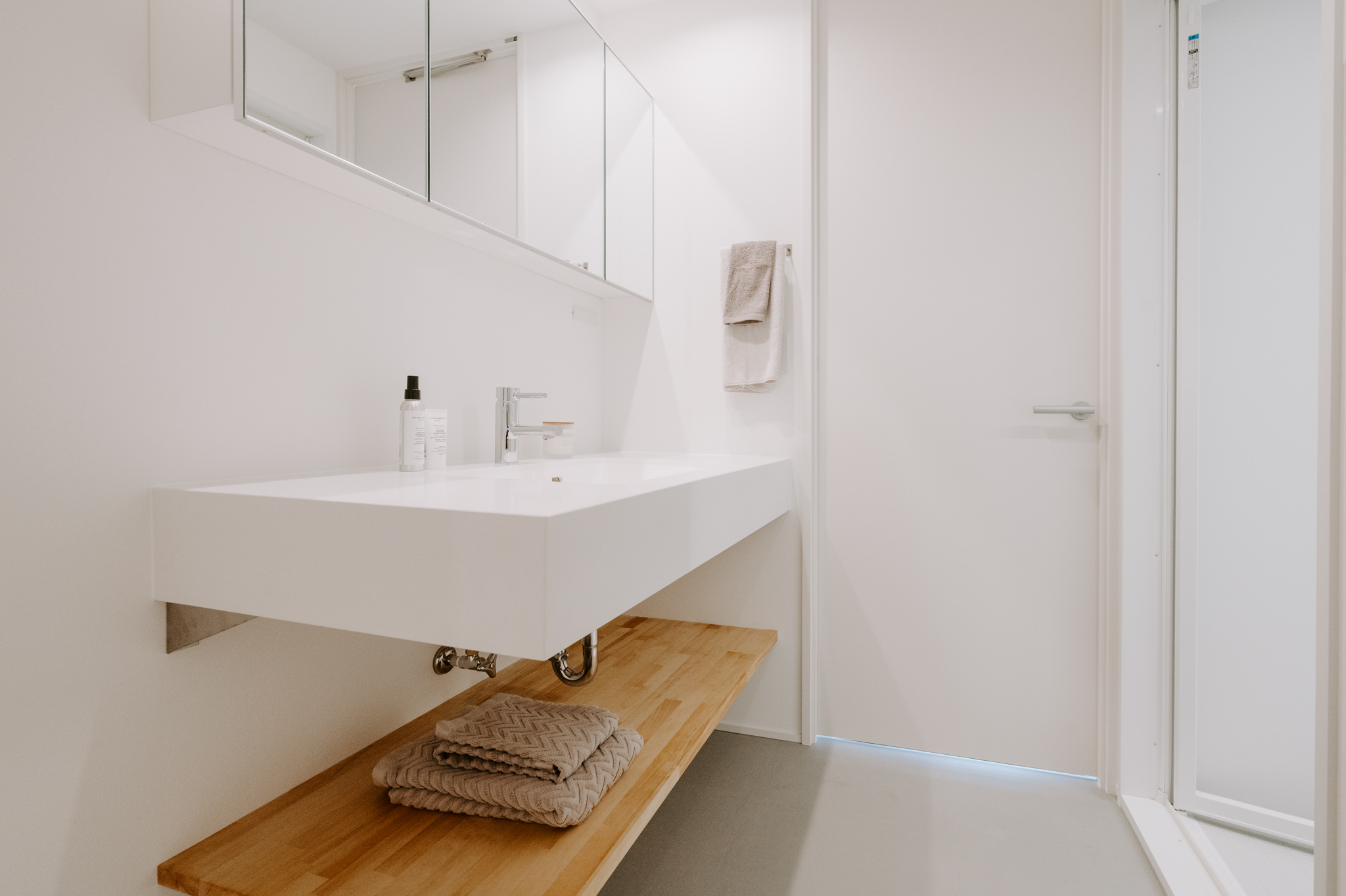 きごころホーム on Instagram: “スタイリッシュで使いやすい洗面台✨ ⠀洗面所収納洗面所洗面台収納洗面台洗面江南市一宮市自然素材の家自然素材新築家づくり施工例おしゃれな家マイホームマイホーム計画間取り注文住宅”