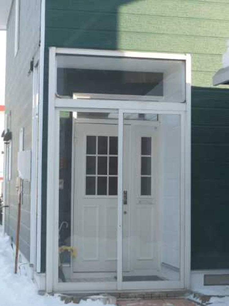 玄関フード工事☆札幌のMADOショップ 手稲富丘店MADOショップ 公式サイト