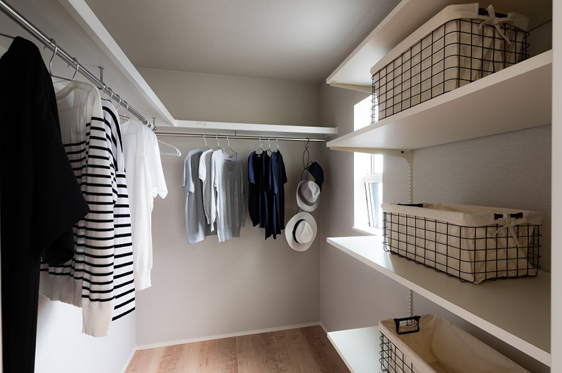注文住宅でウォークインクローゼットを設置するメリット・デメリットとは？自然素材に囲まれた心地良い新築注文住宅 を建てるなら、新潟県三条市の工務店スタイルハウス
