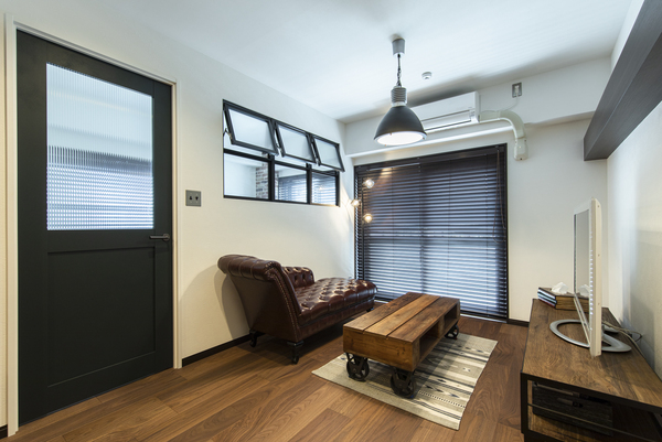 インテリアのアクセントに！空間をおしゃれにつなぐ室内窓左京区、北区、伏見区を中心とした京都市で天然木の家を建てるならS&Gハウジング