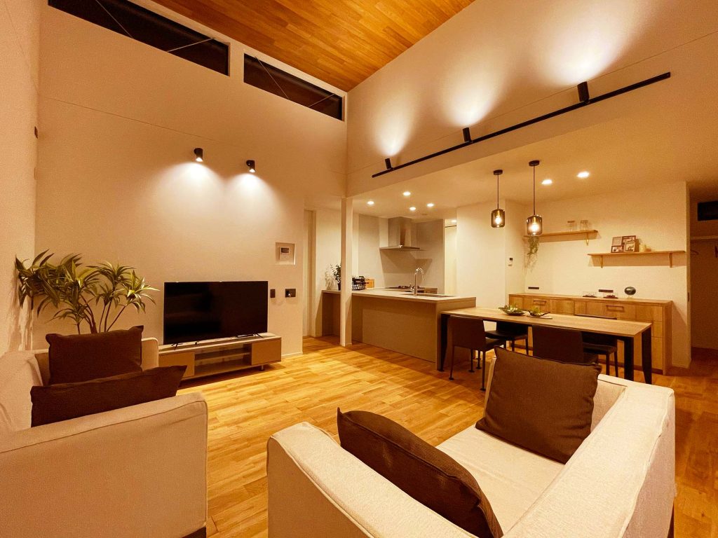 吹き抜けのある平屋のメリット・デメリット後悔しないためのポイントなども紹介注文住宅ブルーハウスデザイン・性能・リゾートライフ、愛知、名古屋、豊橋、豊川、岐阜ならお任せください