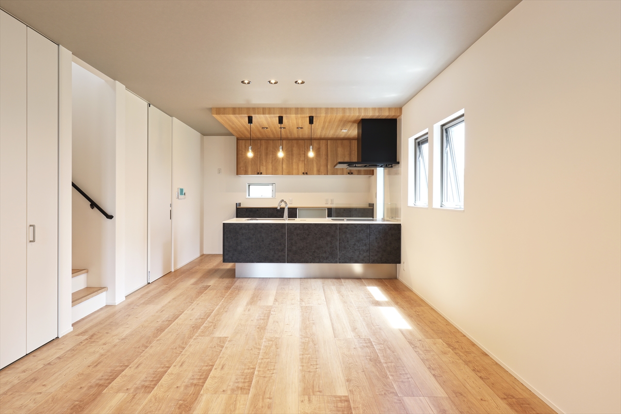 キッチンの「下がり天井」、デザイン性だけじゃないメリットと注意点とは？いつかキッチンを選ぶ日に。クリナップ