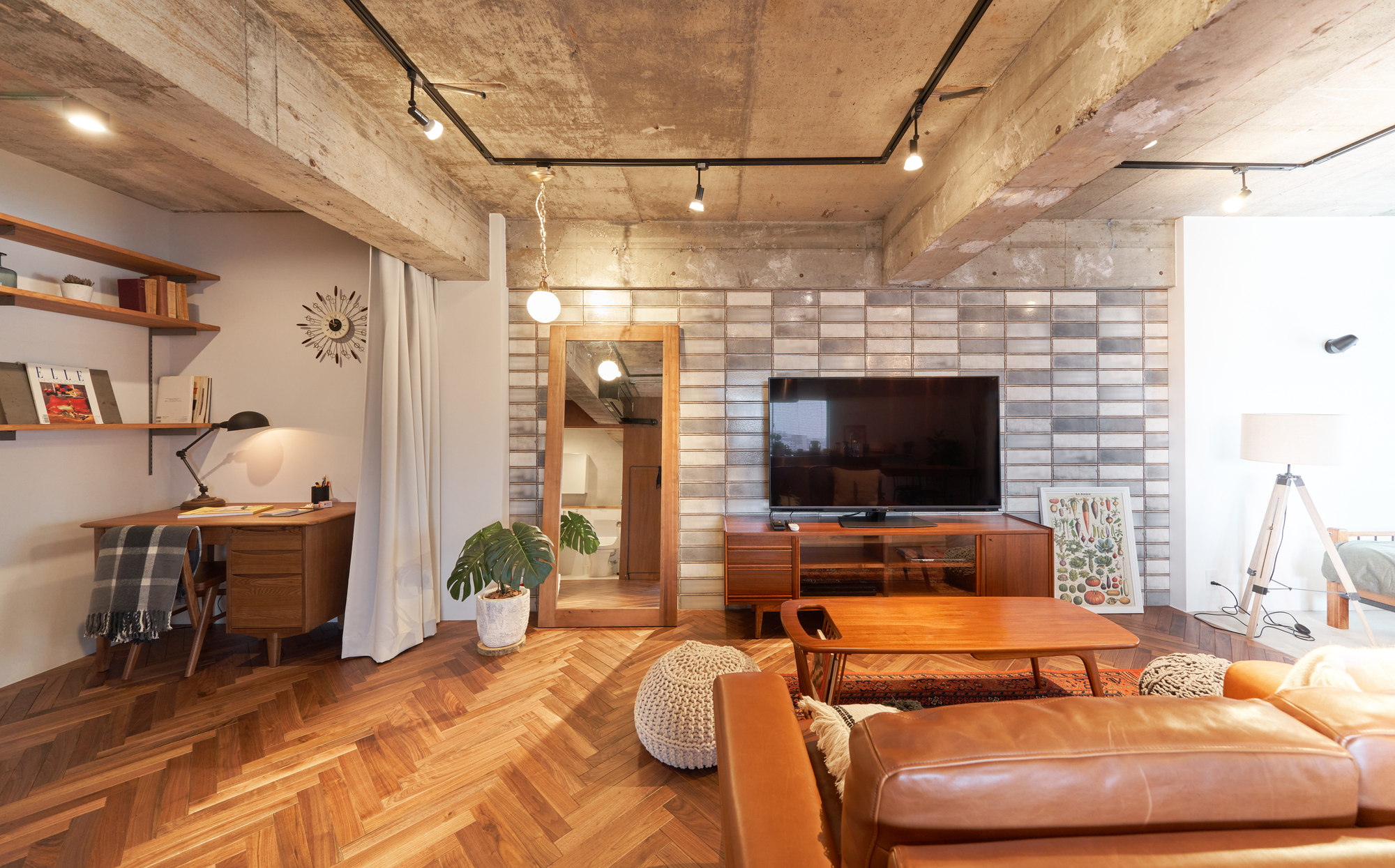 白い床に憧れる 。茶色い床の上手なコーディネート術 – Little Rooms