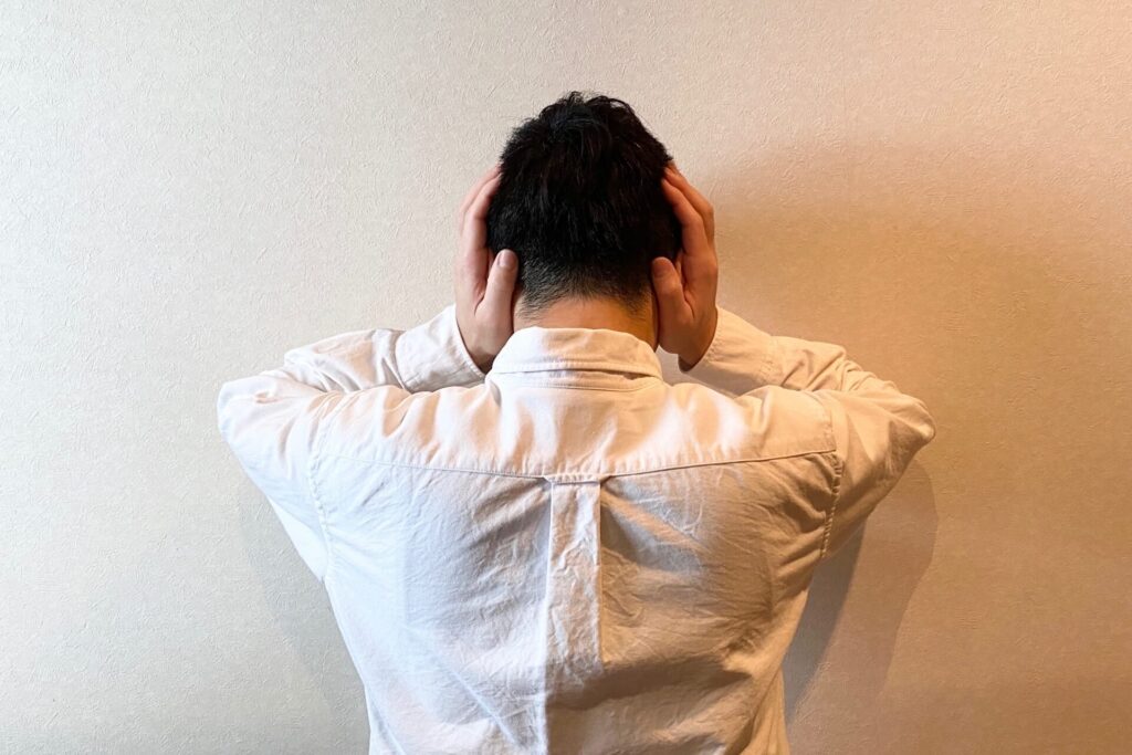 楽天市場 ドア隙間防音テープ Ｐ型隙間 2～4.5mm用１本入り 裂くと2本＜厚さ5.5mm×幅9mm×長さ2M＞ 隙間からの音漏れの軽減に！隙間風を止め断熱効果もアップ！ドア 扉 開き戸 DIY 生活音 騒音 対策 : KUROUTO〜玄人