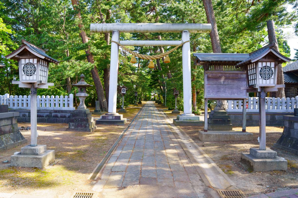 徳川四天王、酒井忠次と徳川家ゆかりをめぐる旅 今も殿が暮らすまち 城下町鶴岡 – つるおか観光ナビ