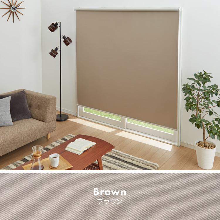 今回の納品事例はリビングからの眺望がとても素敵なお宅です✨ . リビングはロールスクリーンとボイルレースの組合せです✨ 幅6m超の大開口で天井カーテンボックスからの取付けなのでシンプルですが迫力もあります！そして何と言っても目の前はすぐ海のオーシャンビュー