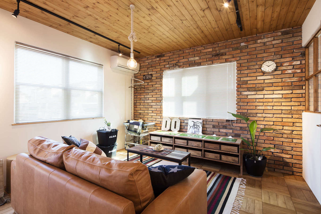 インダストリアル・ブルックリンスタイルな外観の実例写真エースホーム下越店 の「非日常を愉しむ家」 - Mockhouse