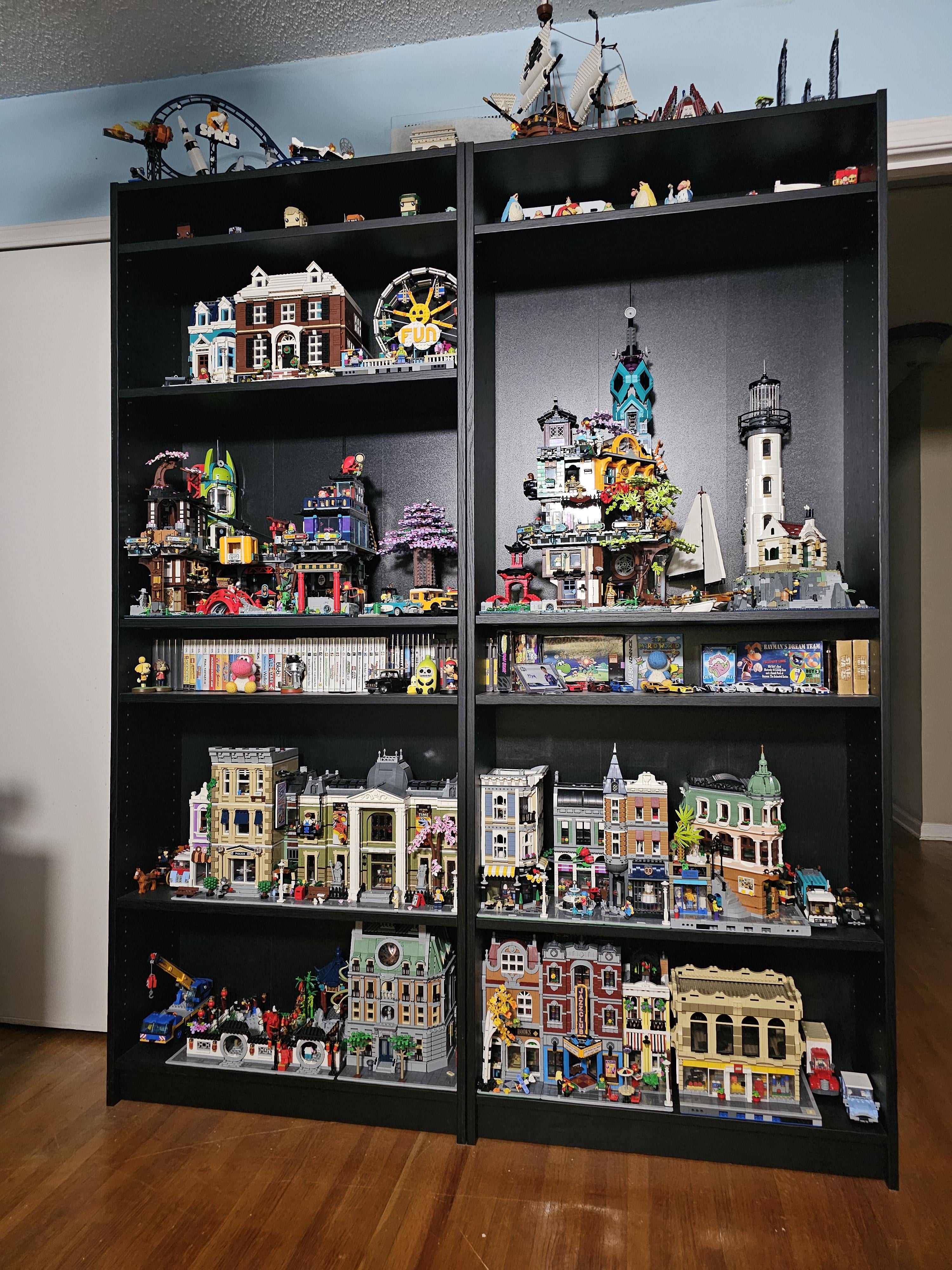 ニトリでLEGOを飾る棚シェルフアドバンス を 買ってきたので 寝室に設置しました💪😅❗️ ステンレスのサイド部と木目調がとてもシャレオツです😉♬lego