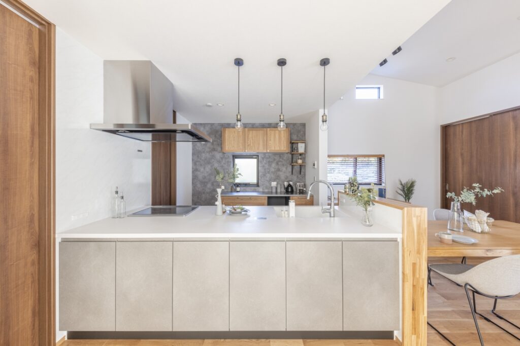 ペニンシュラキッチンの実例 ５選いえズーム iezoom