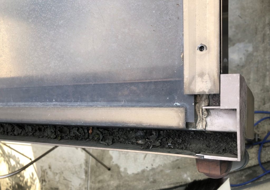 雨が入り込まないように！カーポートにサイドパネル追加工事 – エクステリア杉浦