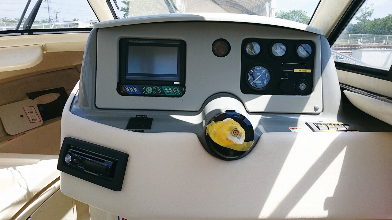 ボート・ヨットのオーニング、エンクロージャー、内装の張替え