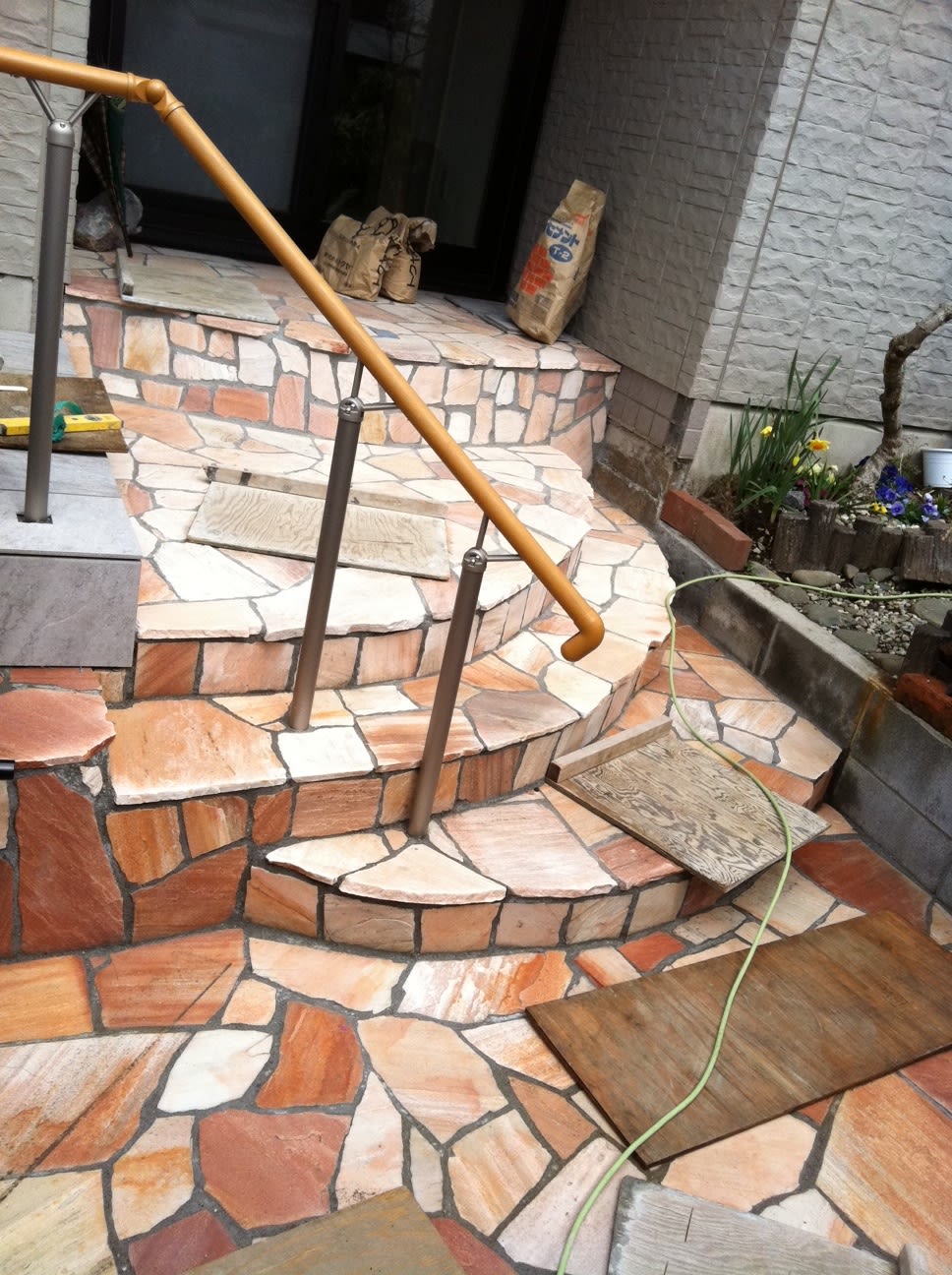 玄関ポーチの石を張り替えたい。 小工事ivyPark