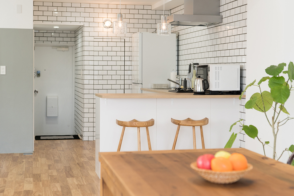 賃貸のキッチンレイアウト実例 狭い壁付けキッチンのおしゃれ収納グッズもイエコレクション iecolleインテリア、雑貨情報が満載のWEBメディア