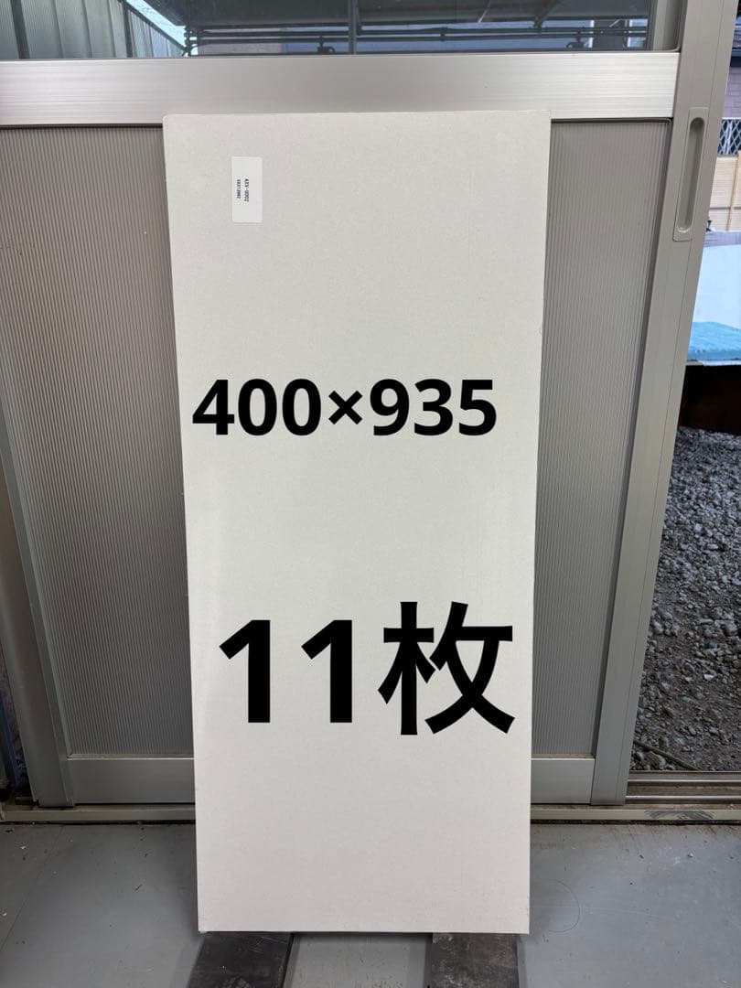 AICAアイカの洗面台です❗️ アイカさんってキッチンパネルの 印象が強いのですが こんな洒落た洗面台も結構あるようです🤗 大きな鏡にしたり造作で壁作ってフリーの収納スペースや作業スペースも広く作れていいですよね❗️ 表面の仕上がりは掃除しやすそうで良いです