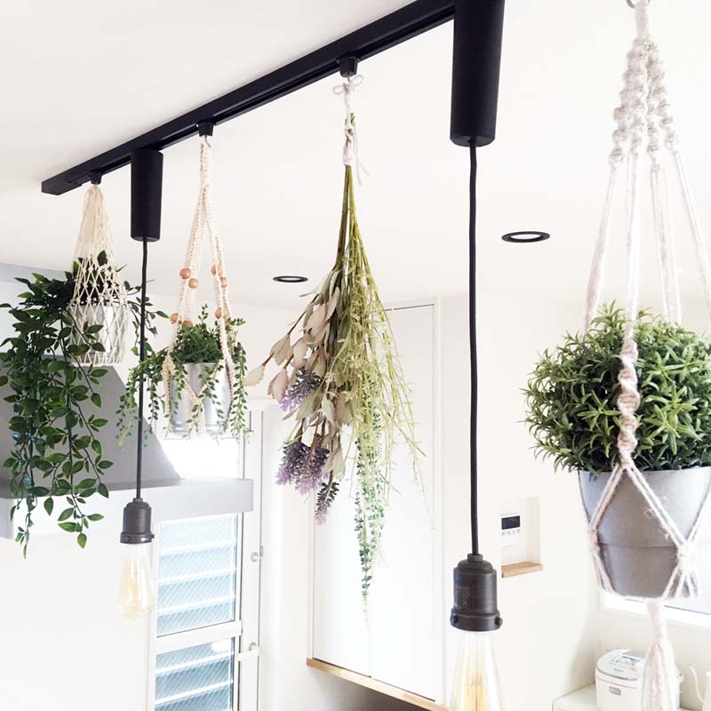 ダイニングの照明をライティングダクトレール方式に変え、照明を自由にアレンジ - 人生のちょっとしたおススメ