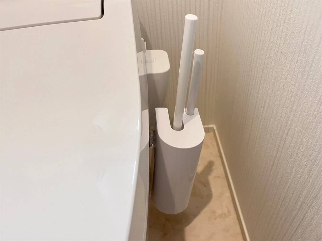 差し込み式壁面シールフック～壁に穴を開けずにリモコン設置VIVRE SA VIE