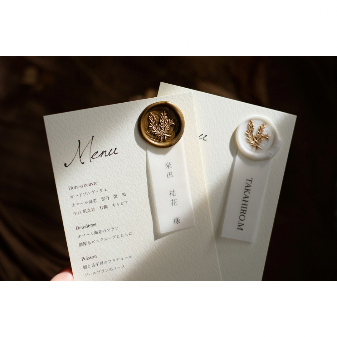 結婚式DIY おしゃれな席札がスマホだけで簡単に作れる！？流行りのシーリングスタンプを取り入れてみよう