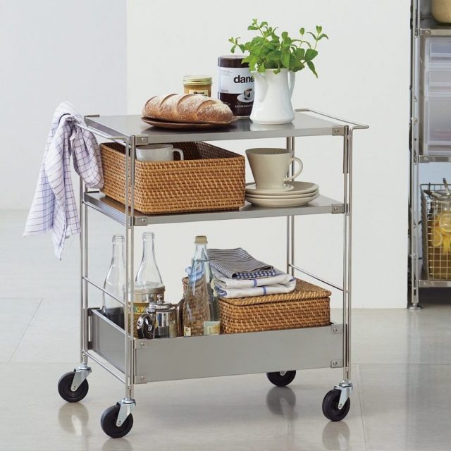 新商品 隙間を有効活用できる『竹材 スリムワゴン』 - 壁際や隙間スペースを収納場所として活用できる、スリムタイプのワゴンです。軽くて丈夫な竹でつくりました。 キャスター付きなので、必要なときにさっと移動させて使えます。 暮らしに合わせて選べるよう、大・小