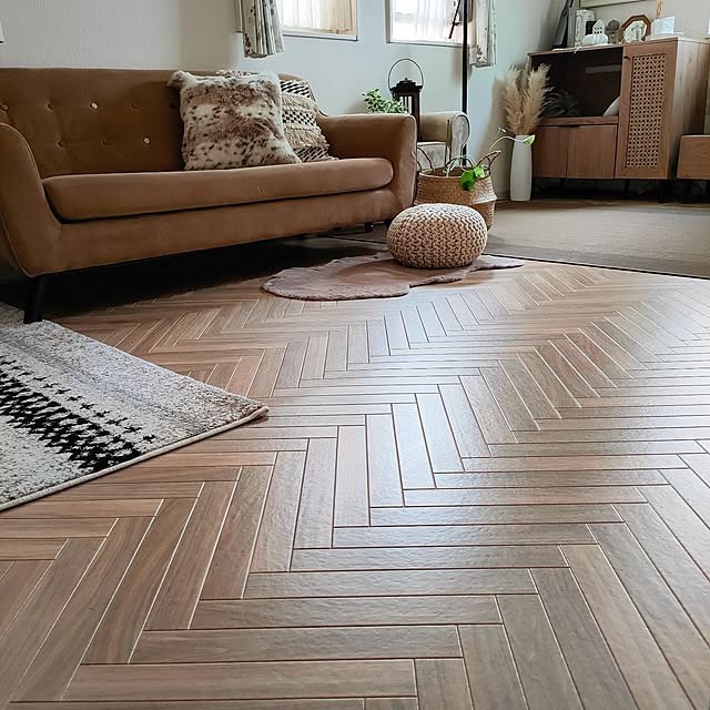 72％の人が床に座る！“床座り好き”におすすめの“ラクな姿勢をサポート”する座いすをディノスが発売株式会社dinosのプレスリリース