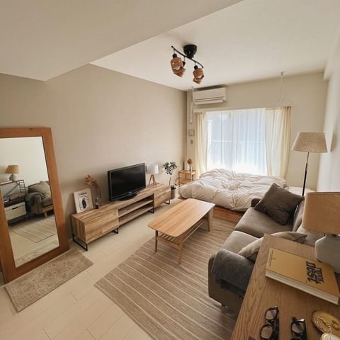 ５畳の正方形ワンルームのレイアウト例〜アジアンコーディネート - 一人暮らしのワンルームインテリア