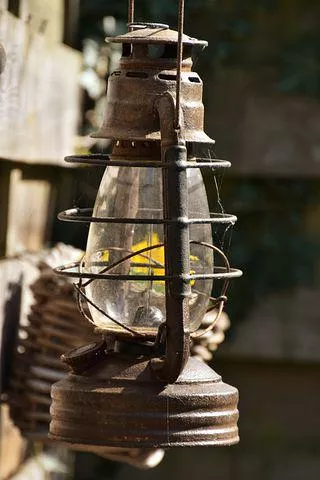 ペットボトルで簡単！夏休みの自由工作やキャンプサイトの彩りになるキット『にじ色ランタン工作』が発売中キャンプ情報メディア LANTERN –ランタン