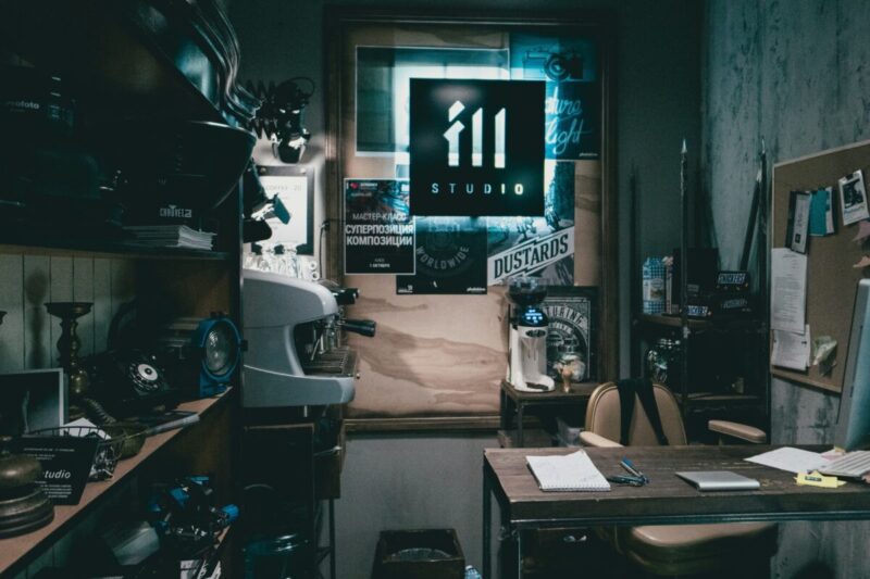 PCデスクを壁につけないレイアウト：アイランド型で快適な作業空間をゆずガジェ