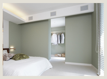 クローゼットは扉なしでも後悔しないカーテンなど扉の代わりは必要。失敗しないクローゼットのつくり方 –IK-HOME アイケイホーム 鹿嶋市鹿行にちょうどいいZEHENE＊0ROKKO STYLEならアイケイホーム