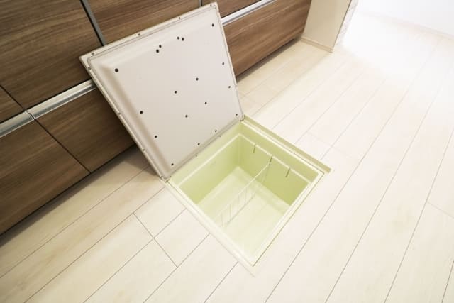 目からウロコの床下収納庫の活用術。収納のプロはキッチンの分別ゴミ収納に。Rinnai Style リンナイスタイルリンナイ