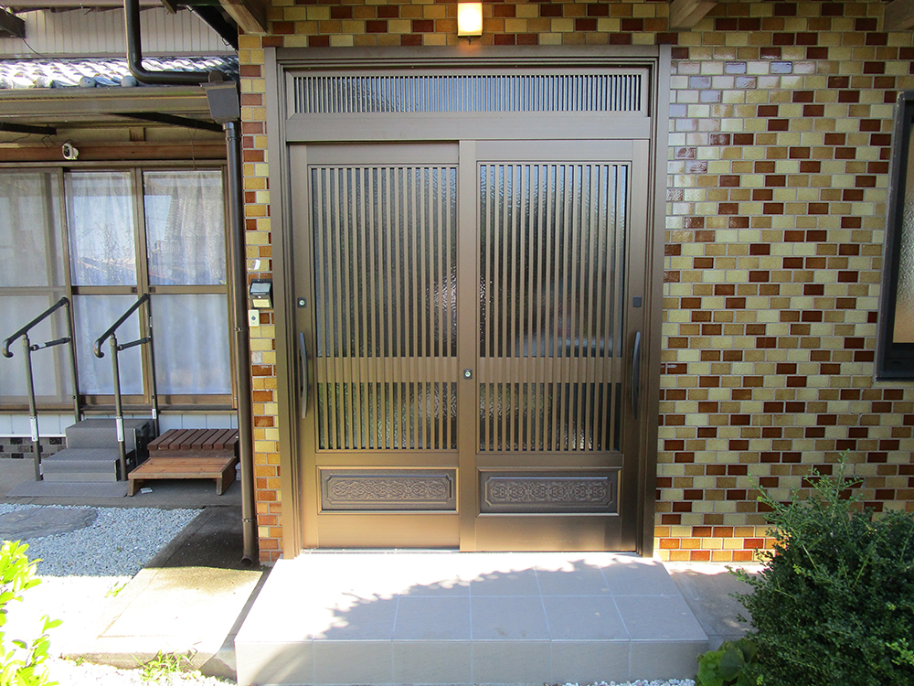 施工事例あり 玄関ドアをリフォームするならYKK AP？LIXIL？人気ランキングや各メーカーのおすすめ一覧・施工方法などを千葉市のリフォーム会社が徹底解説！アップリフォーム