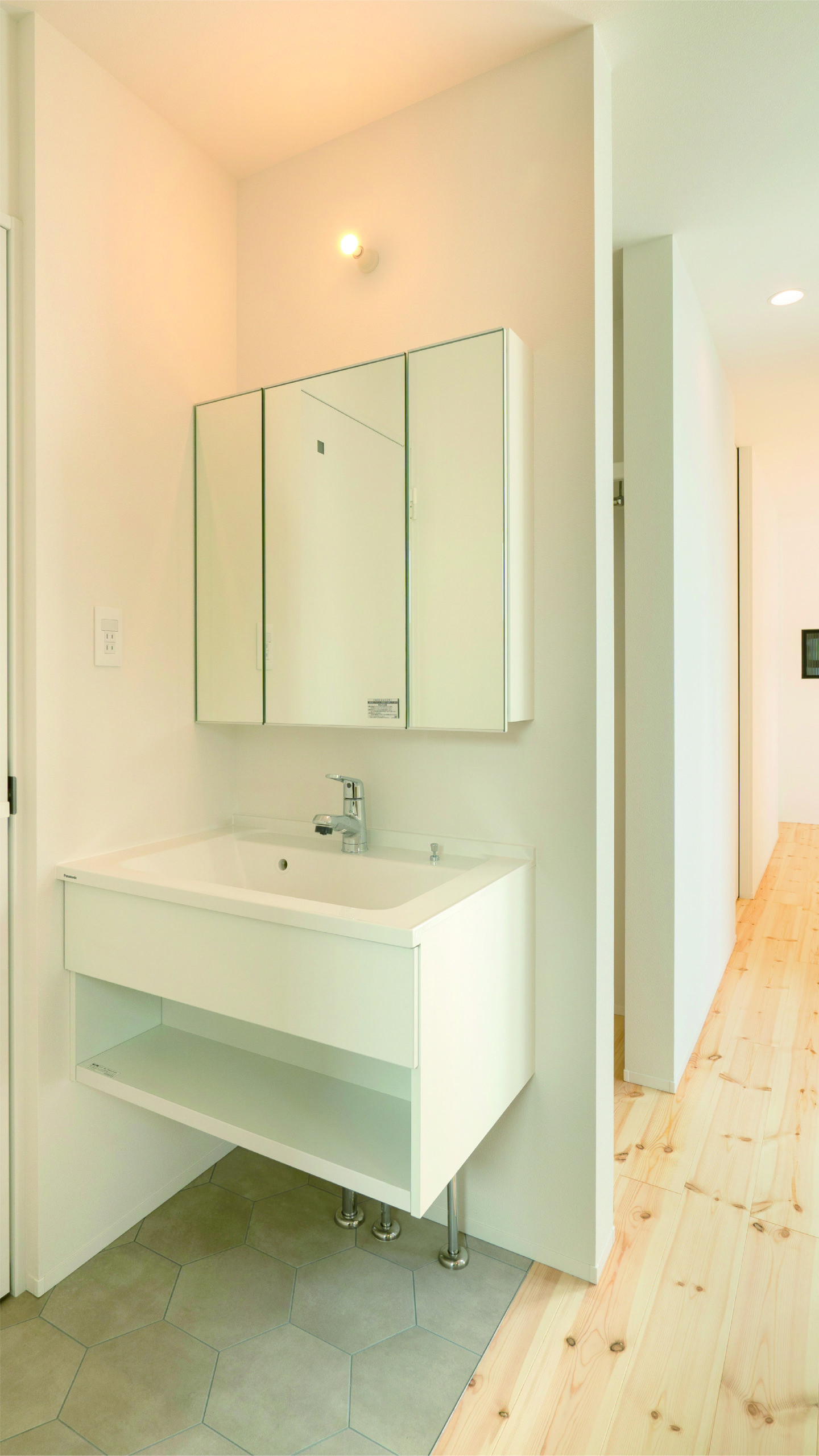 新築 洗面所を独立させる間取りのメリット・デメリット洗面所と脱衣所を分けた暮らしやすい事例も紹介注文住宅ブルーハウスデザイン・性能・リゾートライフ、愛知、名古屋、豊橋、豊川、岐阜ならお任せください