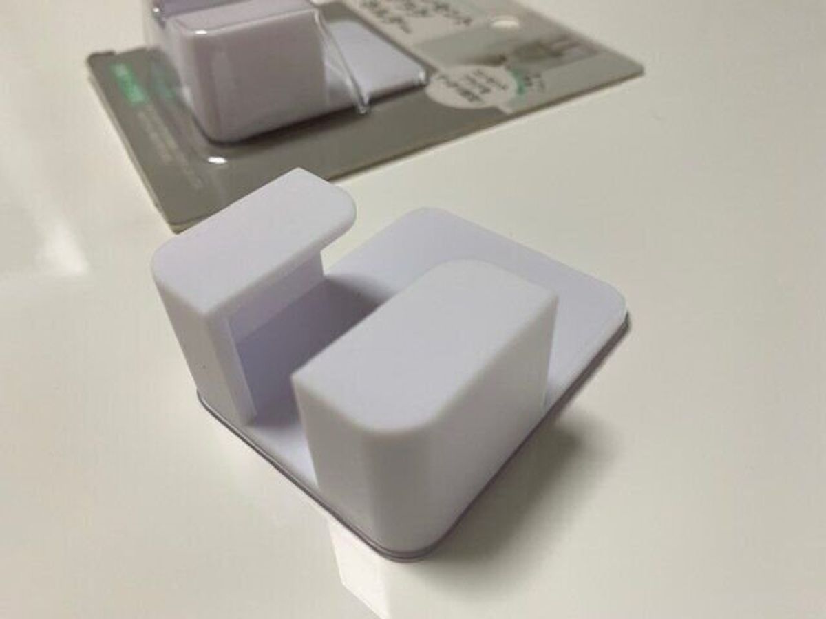 電気代高騰時代におすすめ！セリア「コンセントプラグホルダー」で電源プラグ散らかり問題も解消！ - トクバイニュース