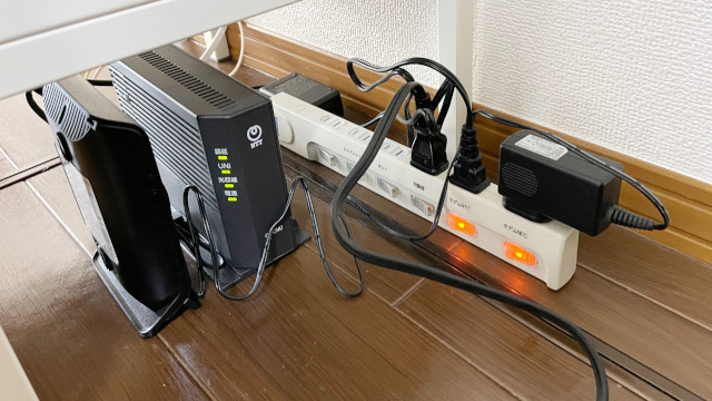 Amazonケーブルトレー コード隠し 配線置き ワイヤー クランプ式 挟むだけ 穴あけ不要 浮かせる収納ブラックコード・ケーブルオーガナイザー文房具・オフィス用品