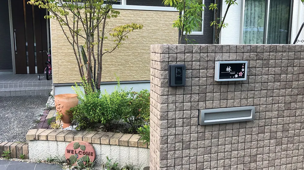 dショッピング 表札 ライト ソーラー ライト ライトアップ 光センサー 自動点灯 電気不要 ソーラーネームライト スタンド付き GALVAカテゴリ：ガーデンライト・照明の販売できる商品ココチのくらし雑貨店270086s04842 ドコモの通販サイト