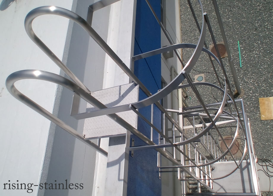 背籠付きタラップお客様の想いを形にするセイコーステンレス