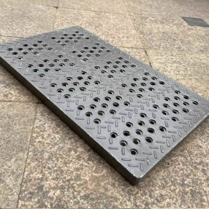 Amazon.co.jp: 下水道 蓋 側溝 5CM スリム チャンネル ドレイン キット、 雨水排水システム庭 ガーデン パティオ 交通 テラス排水用 - 平らで狭い目に見えない雨水溝 スロット付きフレンチ トレンチ トラフ - 商業用 Silver 2pack,5x5cm 2x2