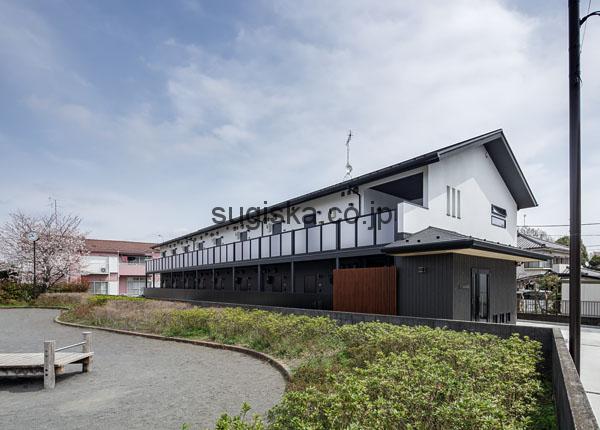 格子のゲートを潜る│200和モダンギャラリー邸別高級注文住宅専門の建築設計事務所アーネストアーキテクツ