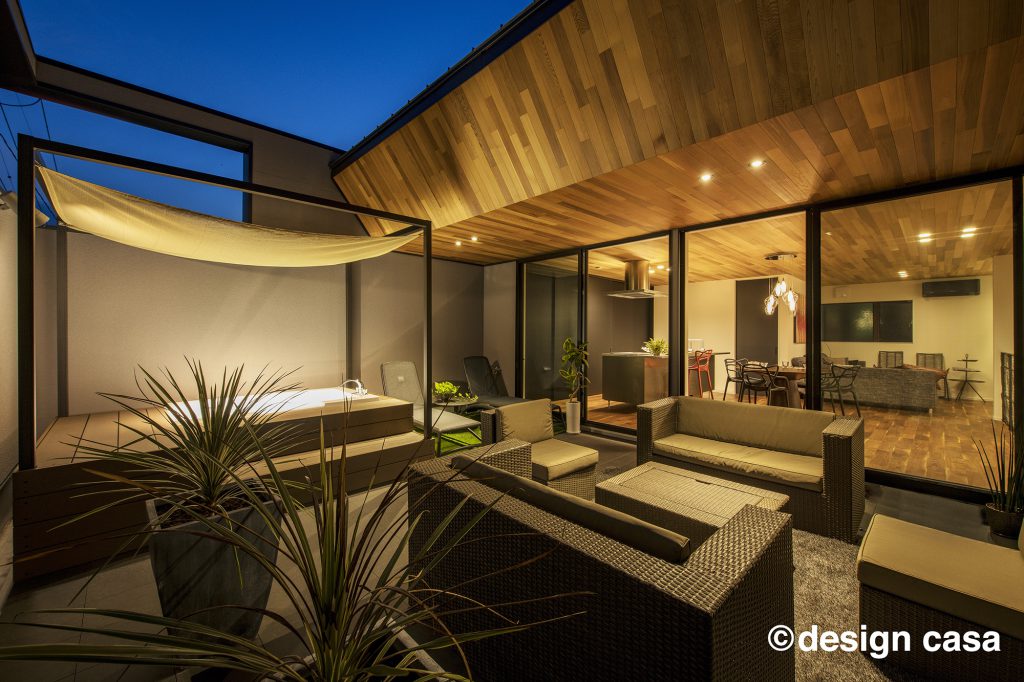 渋谷ヒカリエに夜景が一望できるオープンテラスが誕生 - 伊インテリア「ジェルバゾーニ」とのコラボ - ファッションプレス