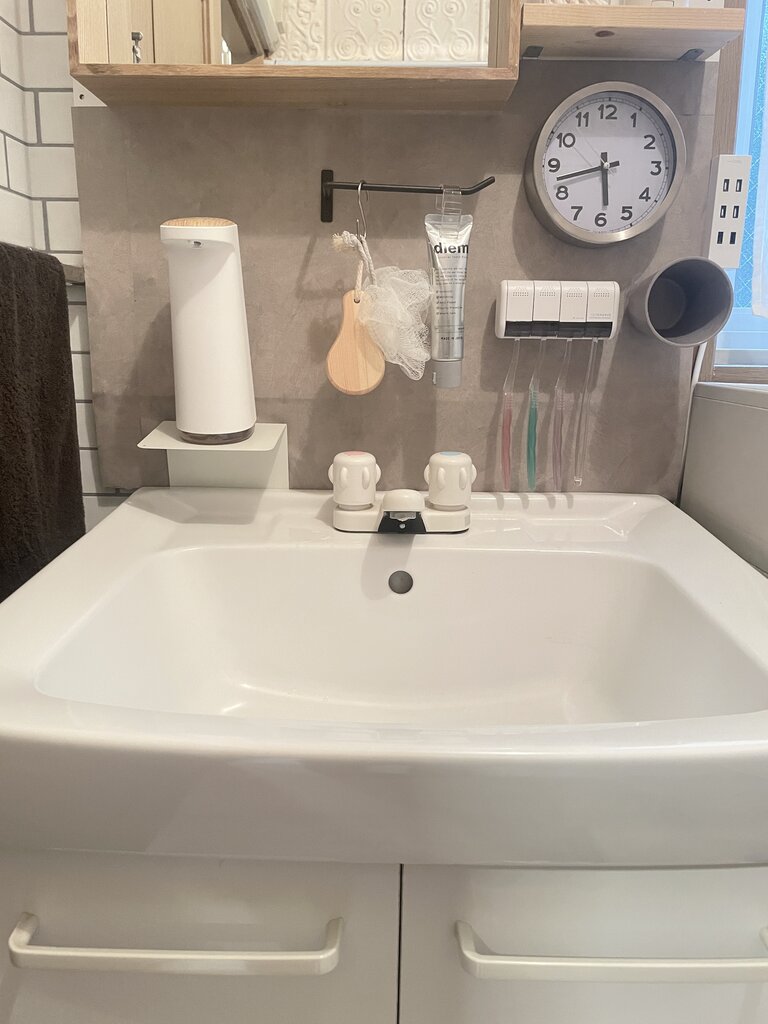 AmazonPAVSTINE マグネット 石鹸置き 浴室用ラック ハンドソープラック 水切り 18-8ステンレス製 錆びにくい 石鹸ホルダー強力磁石壁掛け 小物入れ シャワーラック 多機能 お風呂 洗面所 キッチン バスルーム 風呂場 小物収納 マグネット収納 浮かせる収納 浴室棚 簡単