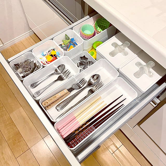 100均かと思いきやデカい！ニトリ「伸縮式 冷蔵庫・冷凍庫仕切り板」New！収納教える．コム