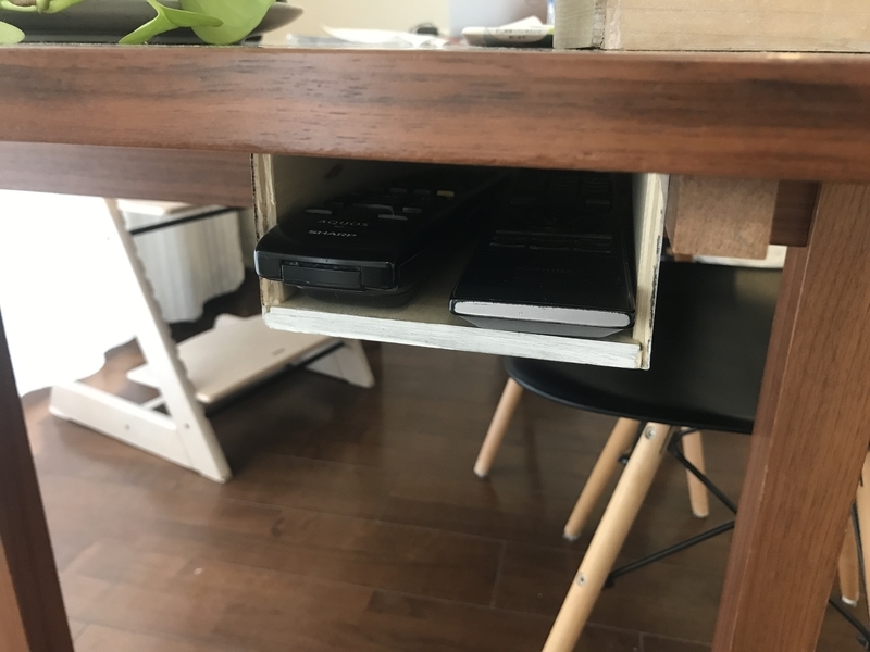 テーブルがすっきり片付く 超簡単！100均でテーブル下に収納スペースを作る方法 ライフスタイルジャーナル- エキスパート - Yahoo!ニュース