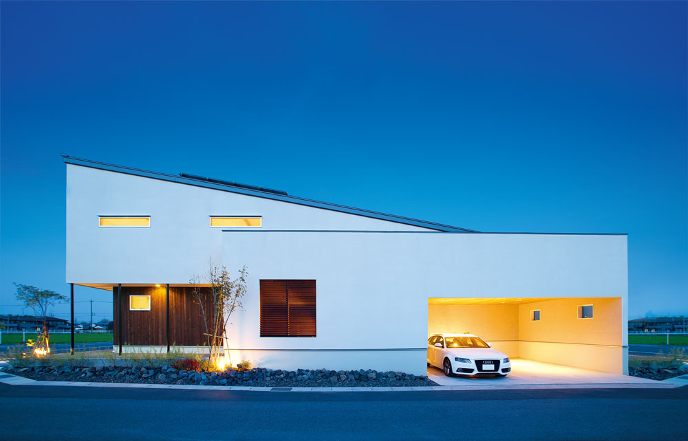 憧れのガレージ空間やバルコニーのあるスタイリッシュなお庭お庭事例さっぽろガーデンライフ