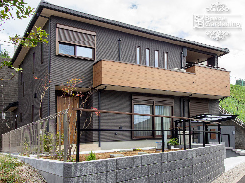 今人気の縦格子フェンス！施工例数1位のプログコートフェンスのご紹介♪窓前のおしゃれな防犯にも◎外構・リフォーム工事：情報ブログ -東京神奈川千葉埼玉茨城