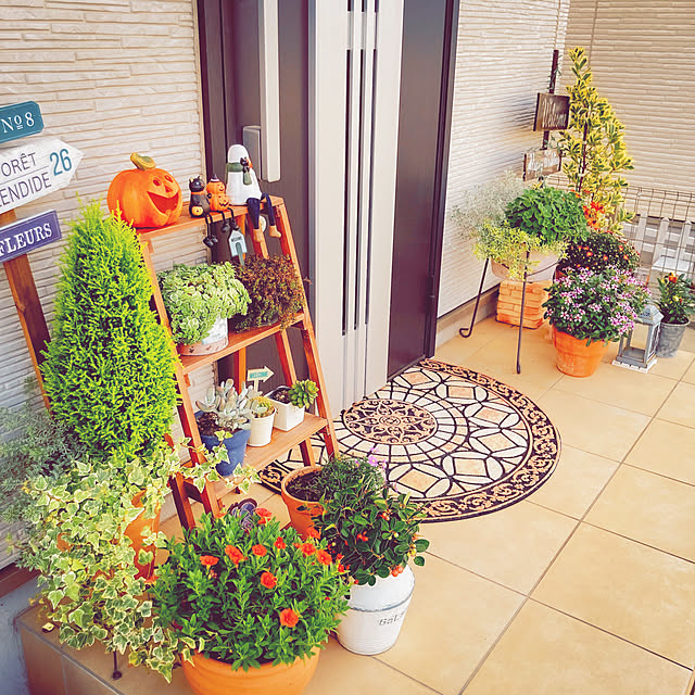 洋館の玄関先の花飾りの写真素材53940336- PIXTA