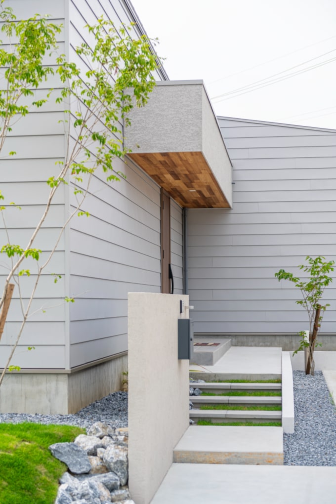 姫路市新築外構・建物の雰囲気と動線を考えた外構から考えた玄関ポーチ姫路市外構 ガーデン エクステリアアセンブルガーデン