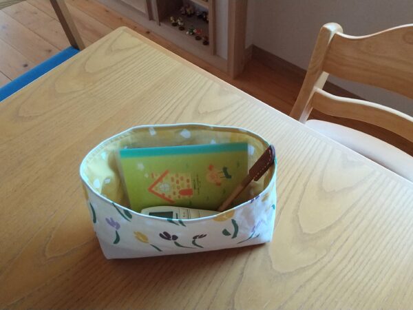 新聞や雑誌がすっきり片付く布の「ポイポイ BOX」の作り方はんどカフェ