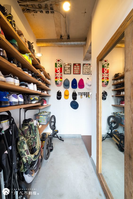 スニーカーをおしゃれにディスプレイ収納！おすすめの靴の飾り方