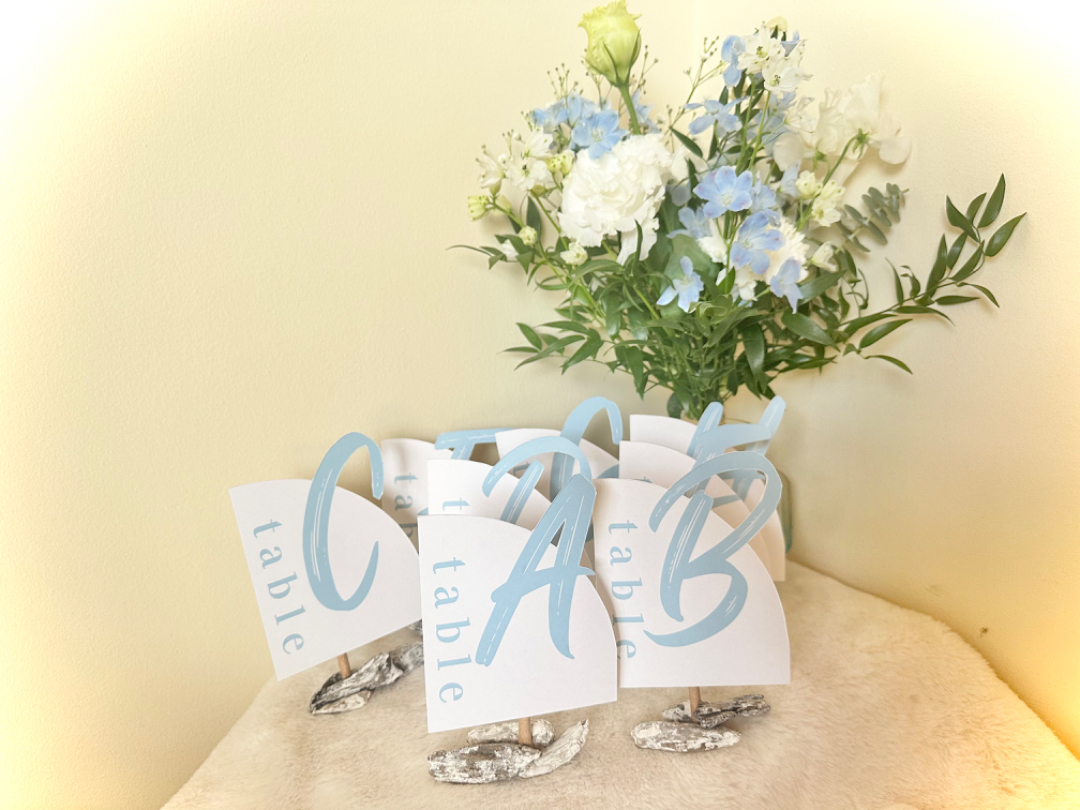 テーブル無料テンプレートデザイン。イラストや画像付きも豊富 - Canva キャンバ