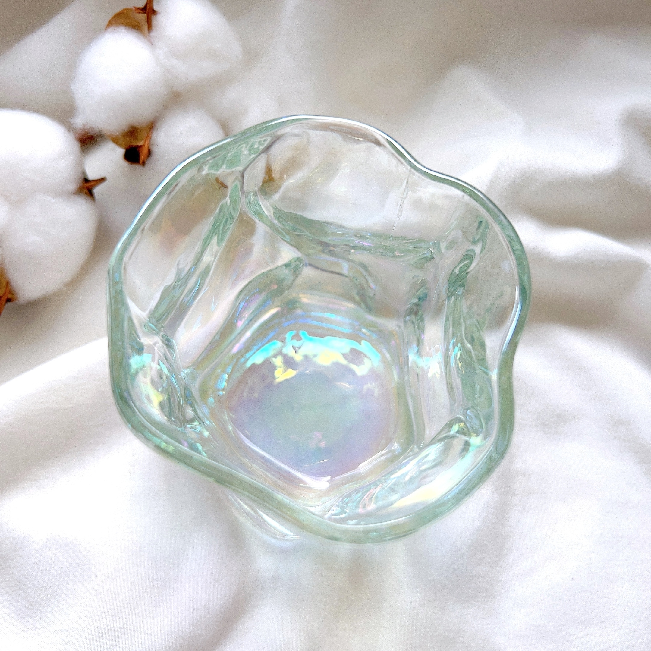 動画・画像 110円とは思えない美しさ ！セリアの「オーロラグラス」まるで職人さんの手作りみたい